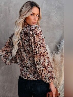 moodie / Golden Floral Ruffle Long Sleeve Blouse Small
